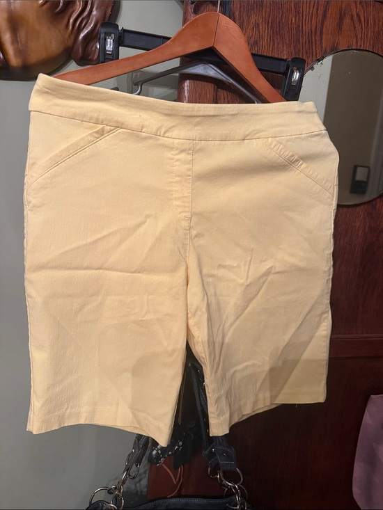 Coral Bay Pants - Women's Stretch Pull-On Shorts in Light Yellow